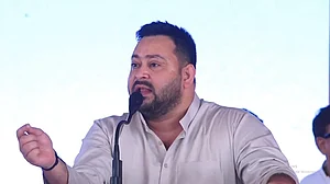 'वोटर अधिकार यात्रा' से गरजे तेजस्वी, 'चुनाव आयोग से BJP करवा रही वोटों की 'डकैती', हम नहीं होने देंगे ऐसा'