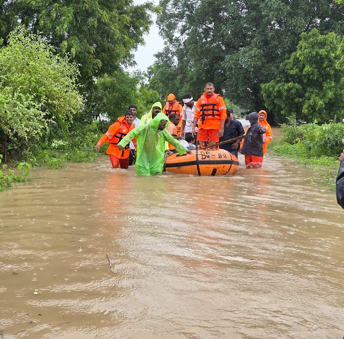 महाराष्ट्र: नांदेड़ में भारी बारिश के बीच 200 से अधिक लोग फंसे, बचाव कार्यों के लिए सेना बुलाई गई, अलर्ट जारी 