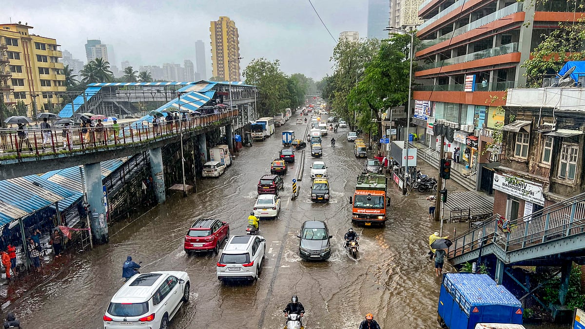 मुंबई में भारी बारिश