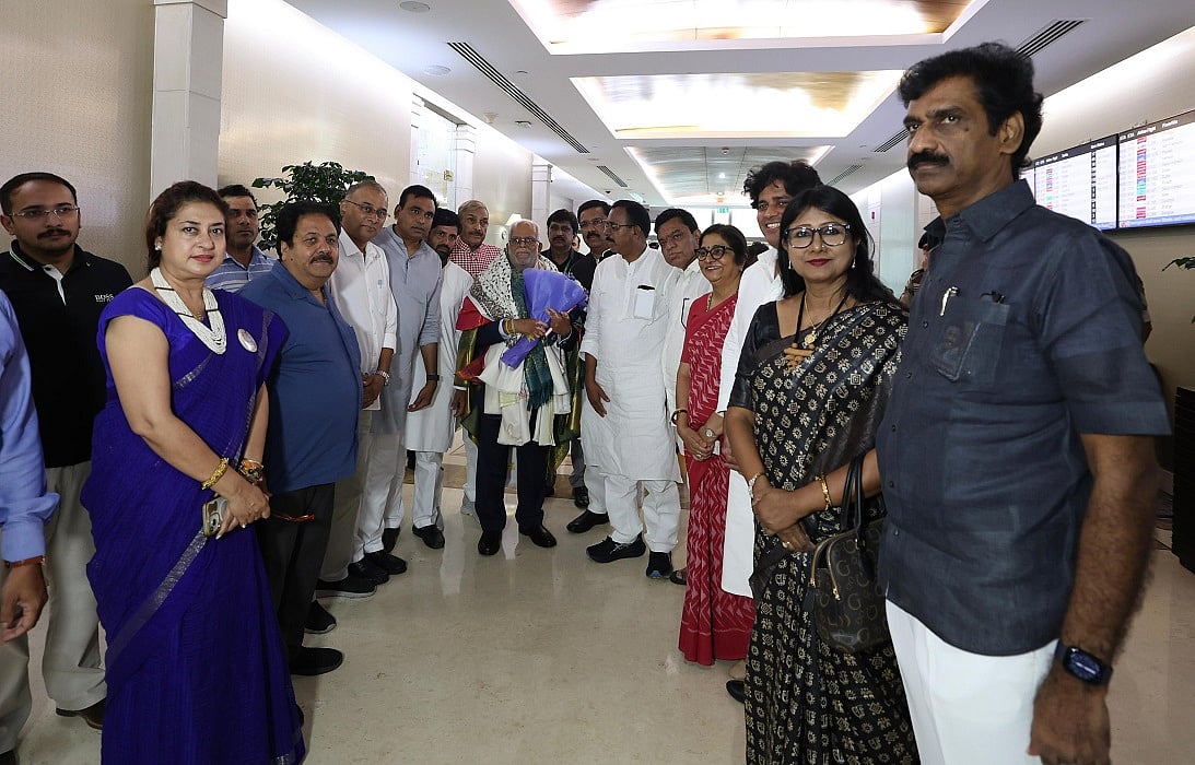 विपक्ष के उपराष्ट्रपति पद के कैंडिडेट बी सुदर्शन रेड्डी दिल्ली पहुंचे, इंडिया गठबंधन के नेताओं का आभार जताया
