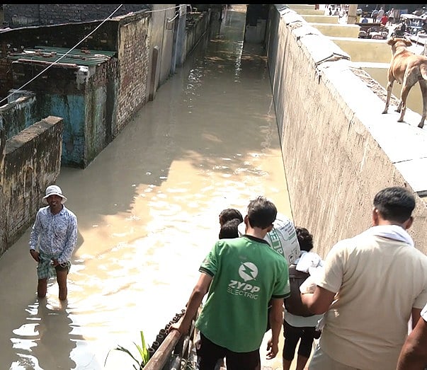 वीडियो: दिल्ली में यमुना का जलस्तर बढ़ा, यमुना बाजार और आसपास के इलाके जलमग्न 