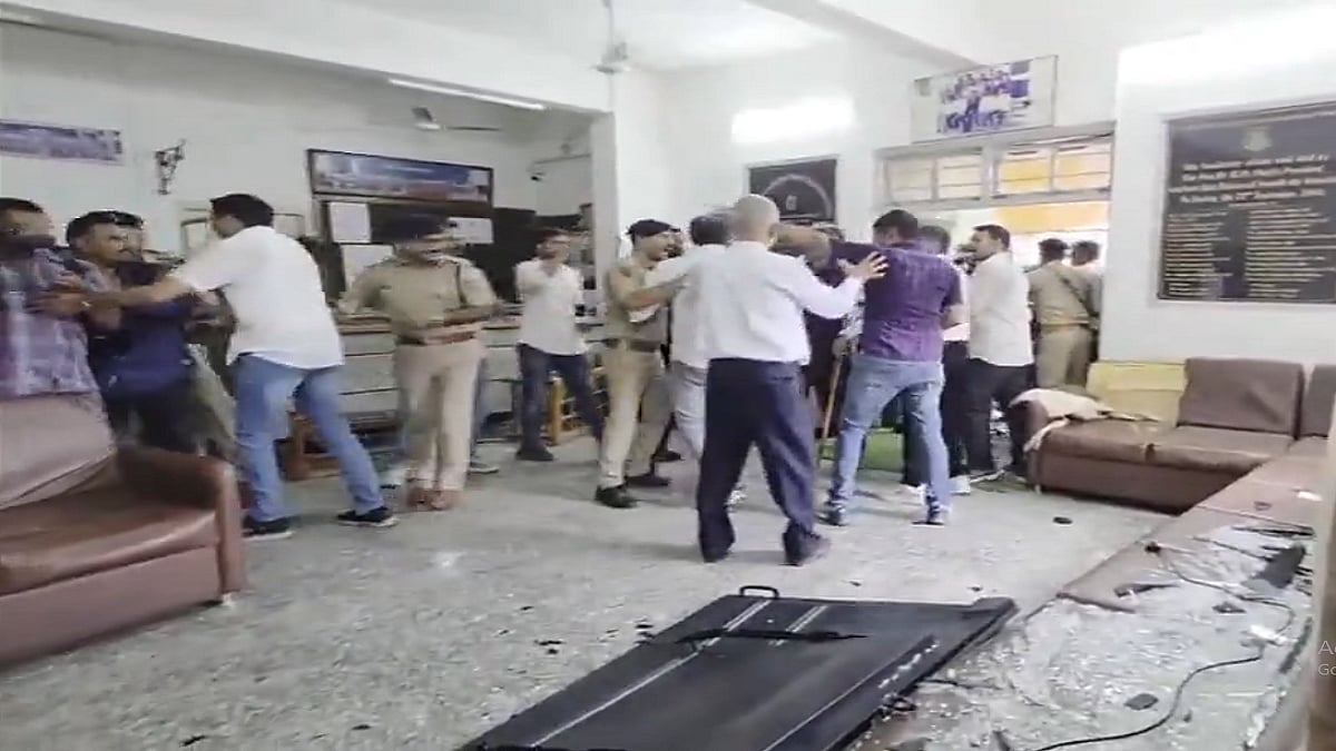 गुजरात के अहमदाबाद में छात्र की हत्या पर फूटा अभिभावकों का गुस्सा, न्याय की मांग, स्कूल में जमकर किया हंगामा