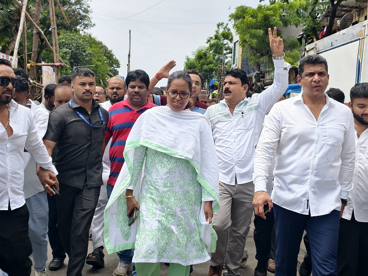 मुंबई: BMC के स्कूलों को NGO को सौंपने का कांग्रेस ने किया विरोध, प्रदर्शन कर रहे नेताओं पुलिस ने हिरासत में लिया