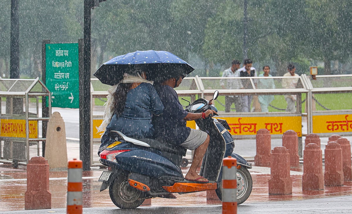 दिल्ली-एनसीआर में बरसेंगे झमाझम बादल, साफ हवा में सांस ले रहे लोग, अधिकतम तापमान में आई गिरावट