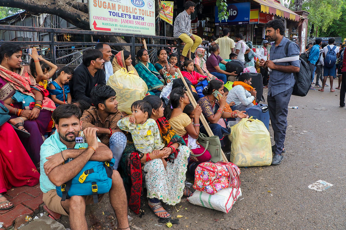 जम्मू-कश्मीर: भारी बारिश और स्टेशन पर फंसे यात्रियों को राहत, रेलवे ने जम्मू से दिल्ली के लिए चलाई विशेष ट्रेन