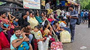 जम्मू-कश्मीर: भारी बारिश और स्टेशन पर फंसे यात्रियों को राहत, रेलवे ने जम्मू से दिल्ली के लिए चलाई विशेष ट्रेन