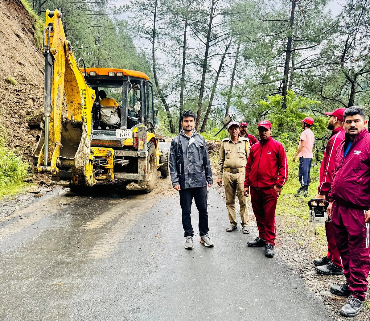 उत्तराखंड के चमोली में बादल फटने के बाद चारों तरफ तबाही का मंजर, सामने आई तस्वीरें, देखें