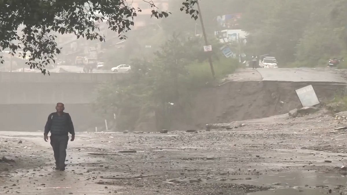 हिमाचल में मॉनसून से चारों तरफ तबाही, मनाली-लेह मार्ग समेत 500 से ज्यादा सड़कें बंद, युद्धस्तर पर राहत कार्य जारी