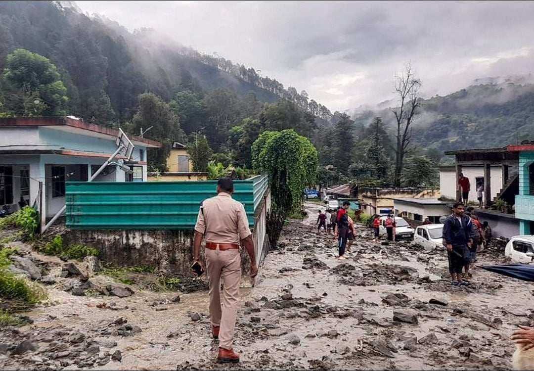 मूसलाधार बारिश बनी उत्तराखंड के लिए आफत! ऋषिकेश-हरिद्वार के गंगा घाटों पर अलर्ट जारी, खाली कराया गया गंगा घाट