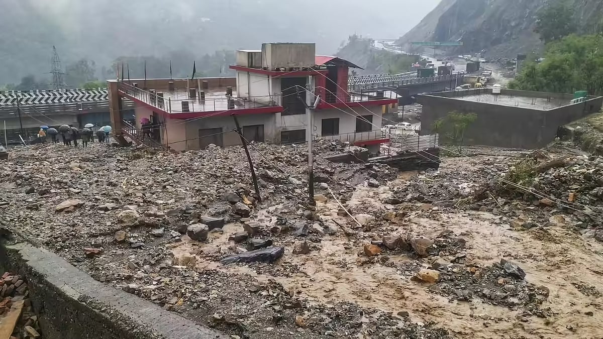 जम्मू कश्मीर के रामबन में बादल फटने से तबाही, कई घर दबे, 3 लोगों की मौत, कई लोगों के लापता होने की भी खबर 