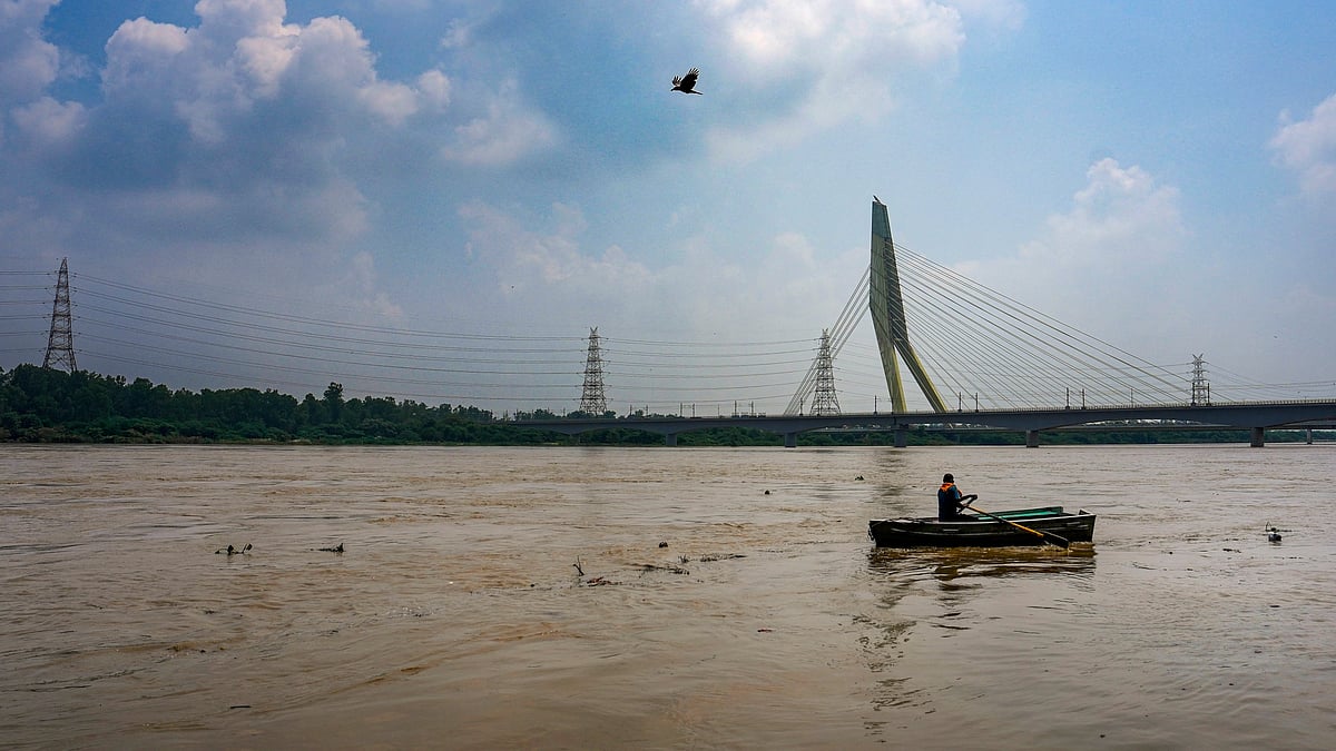 फोटो: दिल्ली में यमुना का जलस्तर खतरे के निशान के पार।