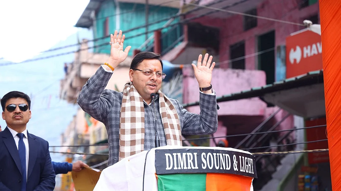उत्तराखंडः रोज नए घोटालों के आरोप में घिरते धामी, ऐसे ही नहीं है धुआं, कहीं तो लगी होगी आग