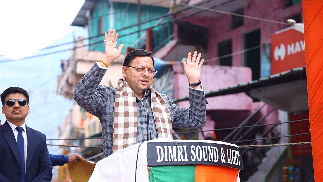 उत्तराखंडः रोज नए घोटालों के आरोप में घिरते धामी, ऐसे ही नहीं है धुआं, कहीं तो लगी होगी आग