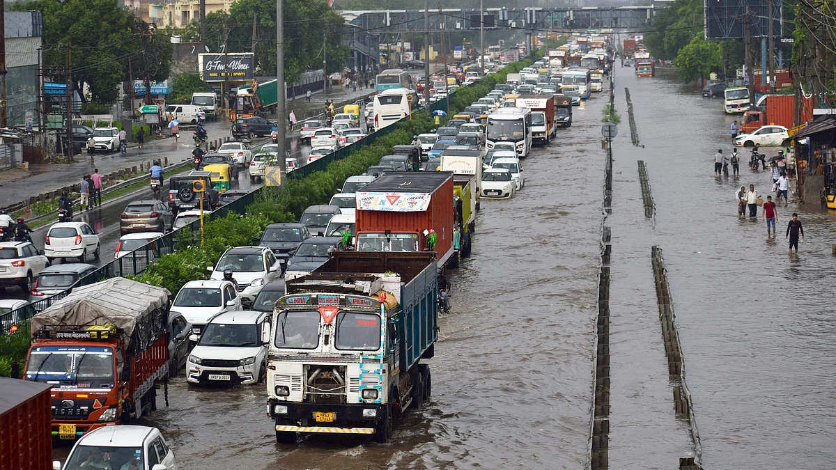 गुरुग्राम में भारी बारिश के बाद जलभराव
