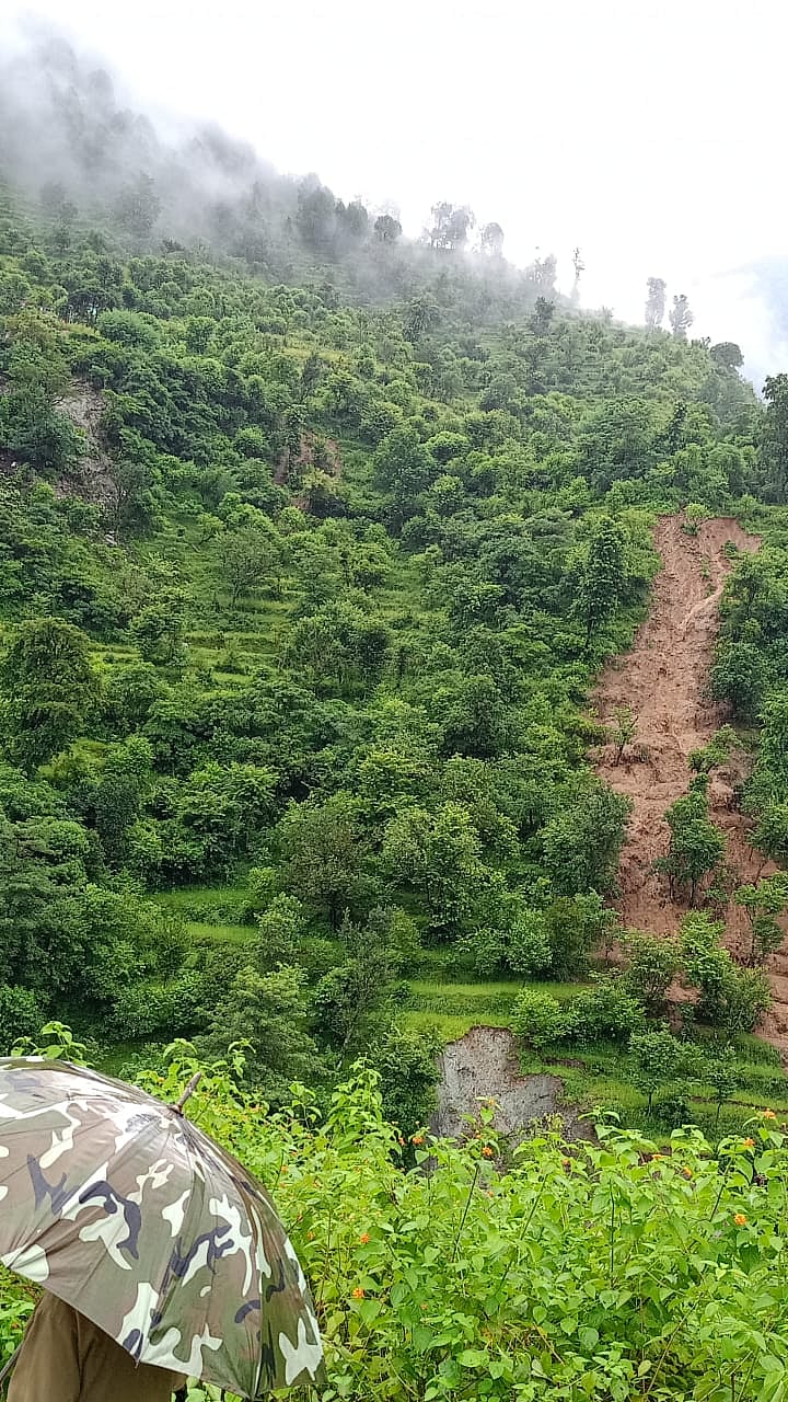 ग्रामीणों के खेत धंस गए 