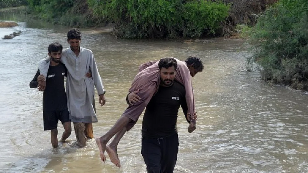 पाकिस्तान में भारी बारिश से तबाही जारी, करीब 900 लोगों की मौत, इस्लामाबाद पर बाढ़ का खतरा, चेतावनी जारी