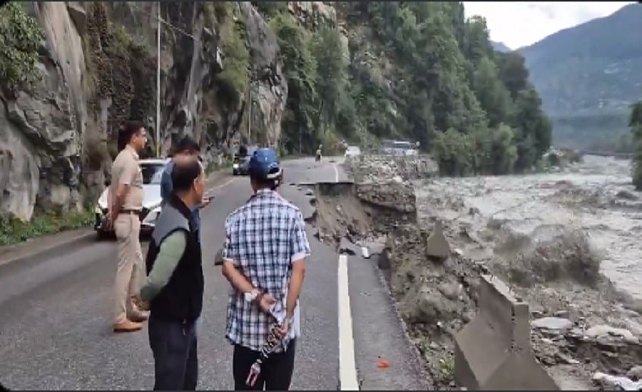 हिमाचलः चंडीगढ़-मनाली नेशनल हाईवे 6 दिन बाद खुला, दोनों ओर फंसे सैकड़ों वाहन चालकों ने ली राहत की सांस