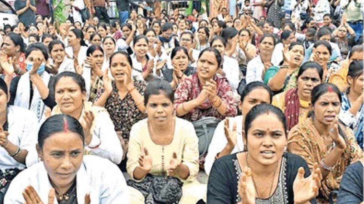 छत्तीसगढ़ में 14,000 से ज्यादा NHM कर्मचारियों ने दिया इस्तीफा, नियमितीकरण समेत 10 सूत्री मांगों पर अड़े