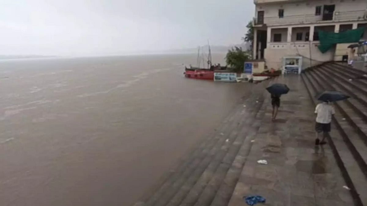 गुजरात: मूसलाधार बारिश, सूरत-वडोदरा में बाढ़ का खतरा, नर्मदा-किम नदी के जलस्तर में बढ़ोत्तरी से बढ़ी चिंता