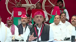 बिहार चुनाव में NDA के संकल्प पत्र पर अखिलेश का तीखा तंज, SIR को लेकर की ये मांग