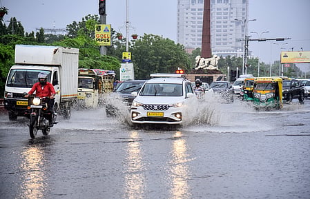 राजस्थान में अगले 48 घंटों में भारी बारिश का अलर्ट, कई जिलों में स्कूल बंद, इन जिलों के लोग रहें सतर्क
