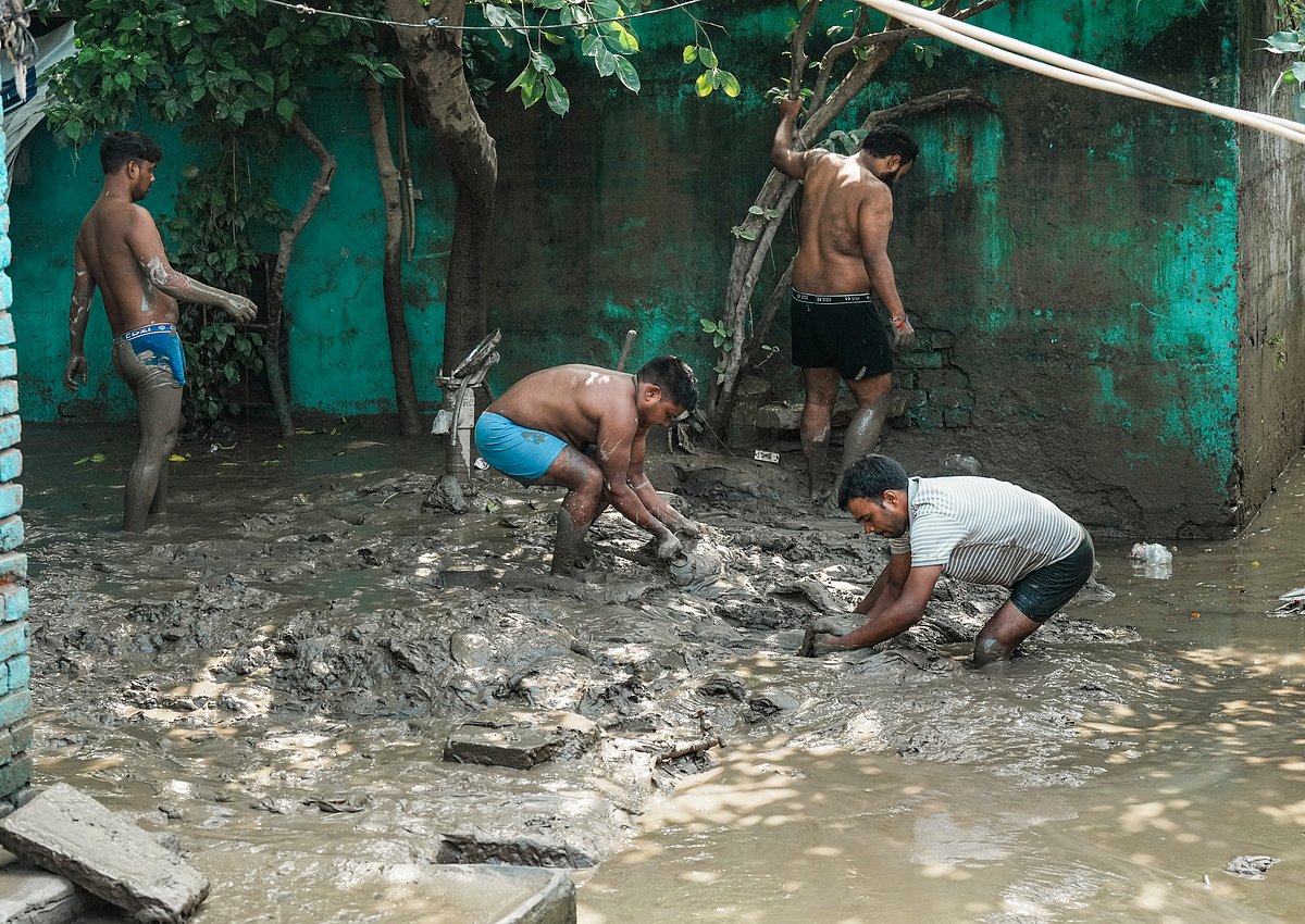 दिल्ली में यमुना के जलस्तर में कमी, पानी खतरे के निशान से नीचे, लेकिन बीमारियों का बढ़ा खतरा