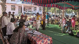 स्वराजः व्यवस्था की नींव है गांधी का जंतर, किसी पुस्तक का मोहताज नहीं
