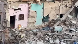 नॉर्थ दिल्ली में बड़ा हादसा, पंजाबी बस्ती में 4 मंजिला इमारत ढही, 14 लोग बचाए गए, कई वाहन मलबे में दबे