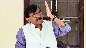 महाराष्ट्र: संजय राउत बोले- चुनाव आयोग ने शिंदे गुट के लोगों को भ्रष्टाचार करने की खुली छूट दी