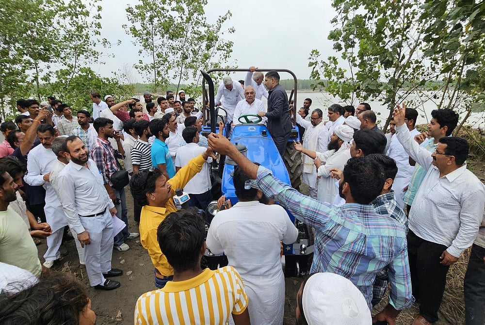 हरियाणाः भूपेंद्र हुड्डा ने यमुनानगर के बाढ़ प्रभावित क्षेत्रों का किया दौरा, विशेष पैकेज की मांग की
