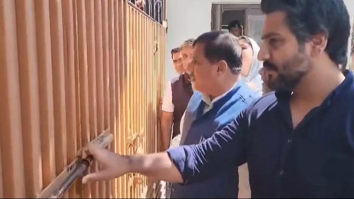 आम आदमी पार्टी के राज्यसभा सांसद संजय सिंह को श्रीनगर में हाउस अरेस्ट किया गया है।