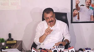 मध्य प्रदेश: 'खाद के लिए लाइन में लगे किसानों पर लाठीचार्ज', उमंग सिंघार ने सरकार पर साधा निशाना