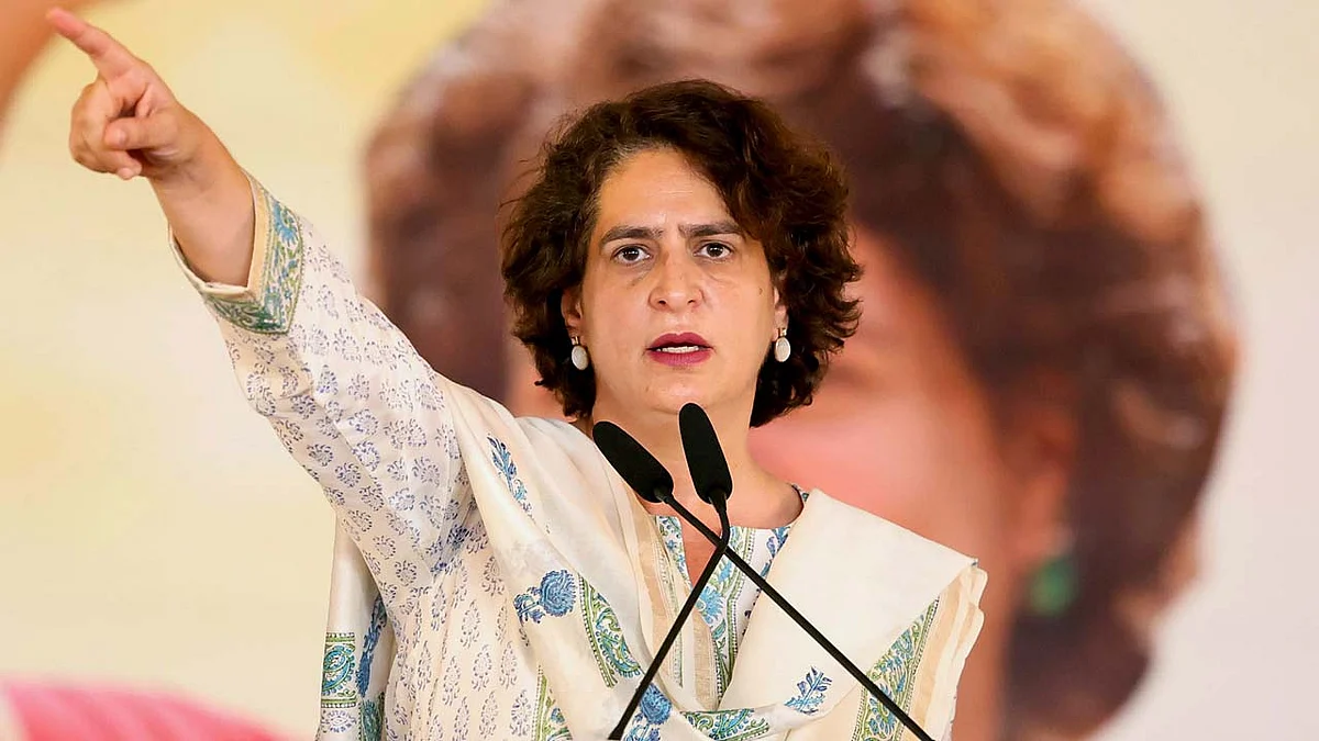 चुनावी प्रक्रिया को नष्ट करने में निर्वाचन आयोग शामिल : प्रियंका गांधी