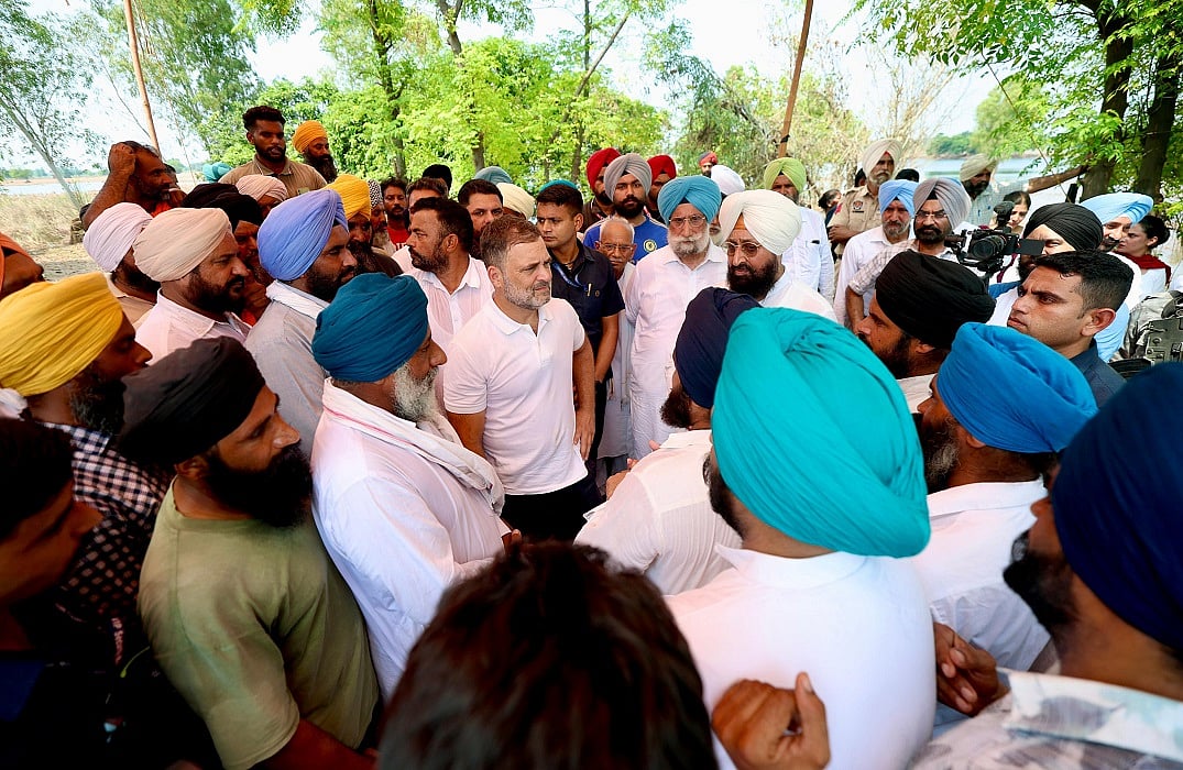 पंजाब बाढ़: राहुल गांधी ने पीड़ितों से की मुलाकात, कहा- यह भीषण तबाही, मैं हर पीड़ित के साथ