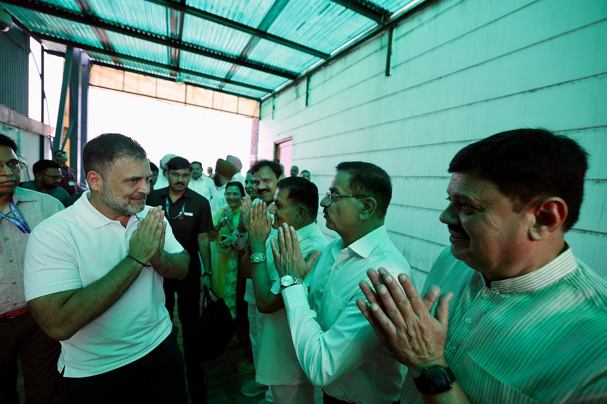 राहुल गांधी पंजाब बाढ़ प्रभावित इलाकों के दौरे पर पहुंचे, गुरुद्वारे में टेका मत्था, नवजोत कौर ने सरकार पर उठाए सवाल