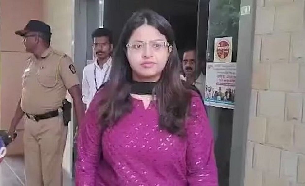 फिर विवादों में बर्खास्त IAS पूजा खेडकर, अगवा ट्रक चालक को उनके घर से मुक्त कराया गया, मां पर केस दर्ज