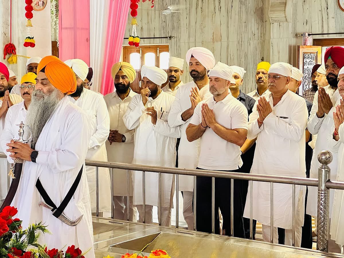 राहुल गांधी नेअमृतसर स्थित गुरुद्वारा श्री समाध बाबा बुड्ढा साहिब जी में मत्था टेका। 