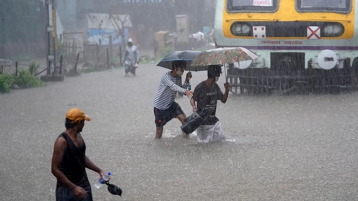 महाराष्ट्र के कई जिलों में भारी बारिश से बढ़ी मुश्किलें, अब तक 3 लोगों की मौत, 120 से ज्यादा लोगों को बचाया गया