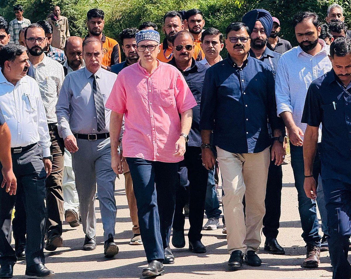 जम्मू-कश्मीर में भू-धंसाव संकट: CM अब्दुल्ला ने प्रभावित इलाकों का किया दौरा, पीड़ितों को हरसंभव मदद का दिया भरोसा