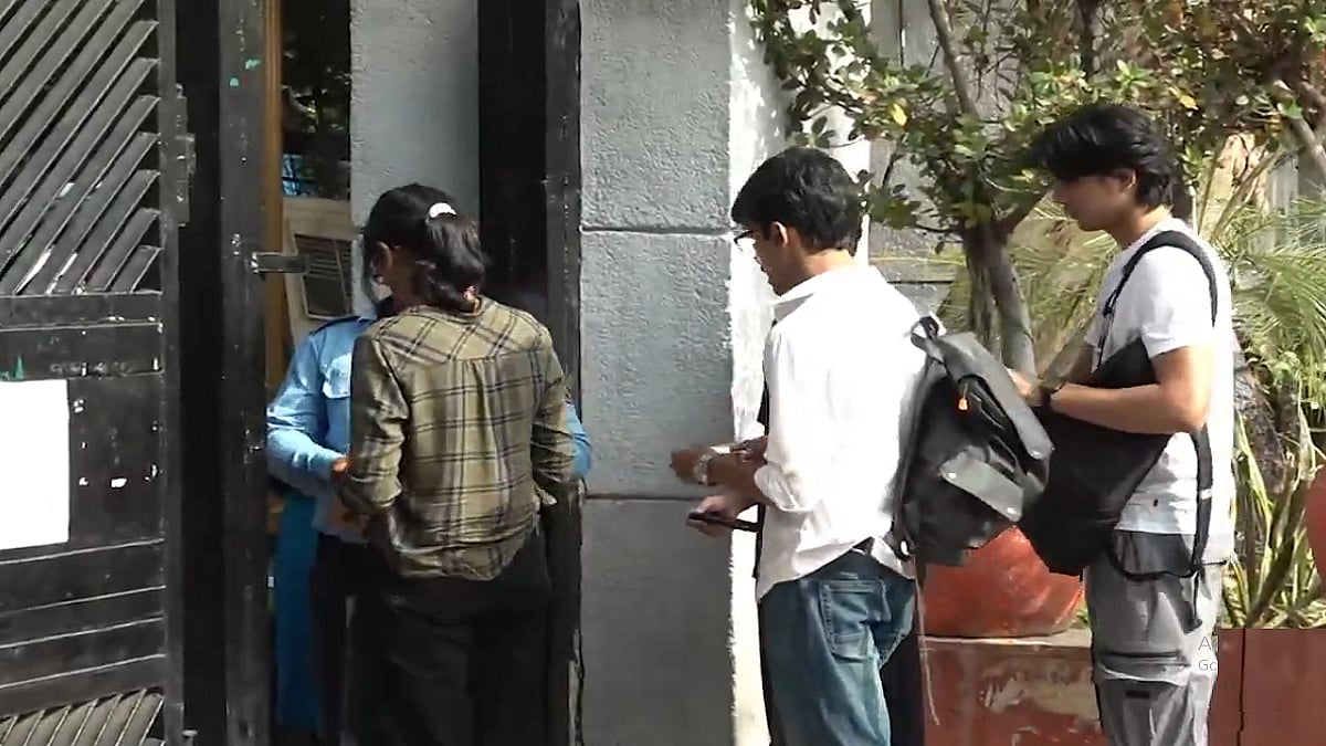 दिल्ली: DUSU चुनाव के लिए मतदान जारी, कड़ी सुरक्षा के बीच डाले जा रहे वोट