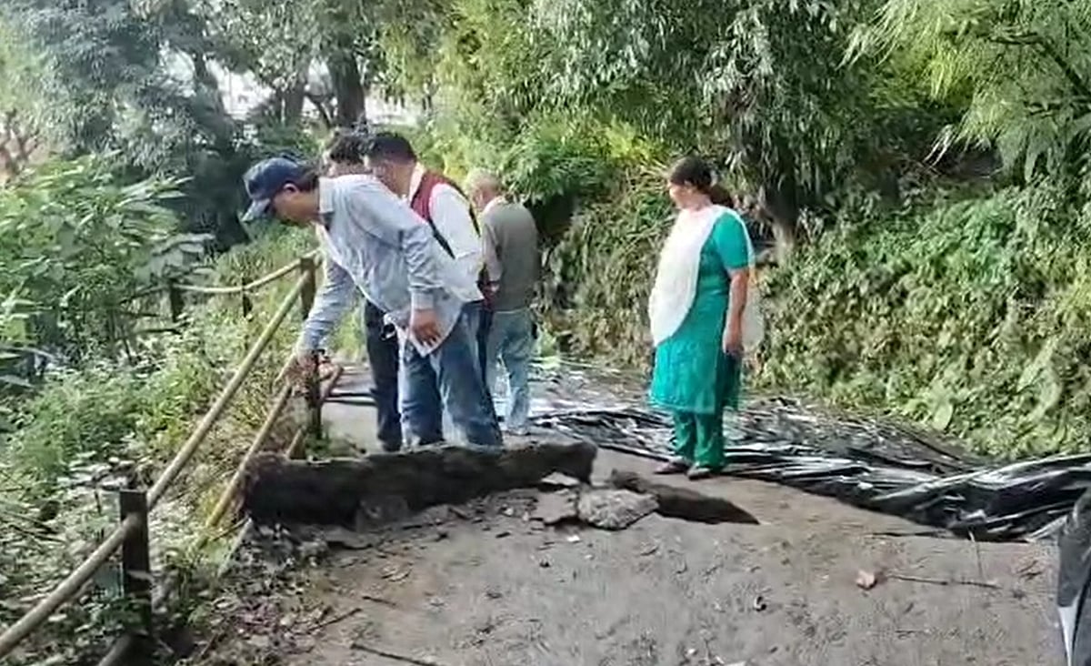 उत्तराखंड: मसूरी में भूस्खलन से हर दिन 2 से 3 फीट नीचे धंस रही जमीन, प्रशासन पर लापरवाही का आरोप लगाया