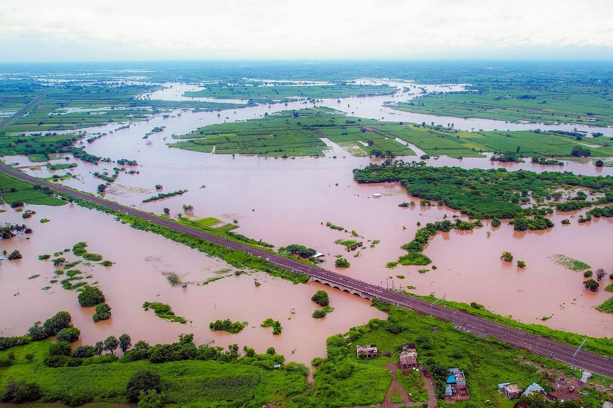 महाराष्ट्र: मराठवाड़ा में भीषण बारिश से 8 लोगों की मौत, कई गांव जलमग्न, हजारों हेक्टेयर खेत में लगी फसलें बर्बाद 