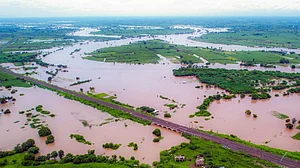 महाराष्ट्र: मराठवाड़ा में भीषण बारिश से 8 लोगों की मौत, कई गांव जलमग्न, हजारों हेक्टेयर खेत में लगी फसलें बर्बाद