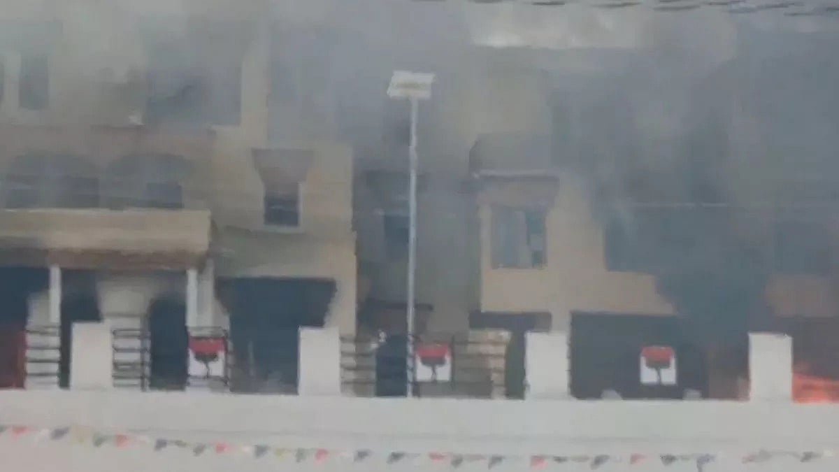 लेह में बवाल: पुलिस-छात्रों के बीच झड़प, CRPF की गाड़ी फूंकी, BJP दफ्तर में लगाई आग, सोनम वांगचुक का कर रहे थे समर्थन