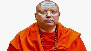 दिल्ली: शारदा इंस्टीट्यूट की 17 छात्राओं ने लगाया यौन उत्पीड़न का आरोप, फरार स्वामी चैतन्यानंद सरस्वती की तलाश
