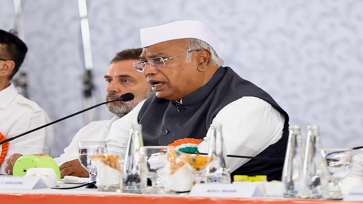 CWC की बैठक में खड़गे बोले- बिहार चुनाव मील का पत्थर, मोदी सरकार के 'भ्रष्ट शासन' की शुरू होगी उलटी गिनती