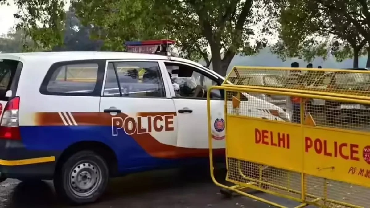 दिल्ली में दिनदहाड़े 1 करोड़ की ज्वैलरी लूट, प्रगति मैदान के पास हथियारबंद बदमाशों ने वारदात को दिया अंजाम