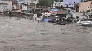 हैदराबाद में बारिश से भारी तबाही, महात्मा गांधी बस स्टेशन में पानी घुसा, 1,000 लोगों को राहत शिविरों में पहुंचाया गया