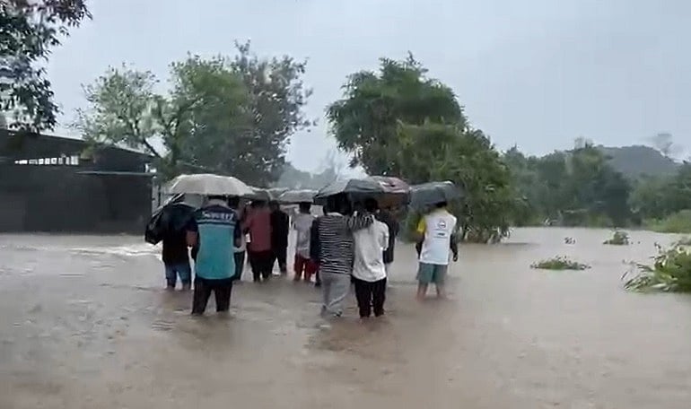 महाराष्ट्र: ठाणे के शाहपुर तालुका में भारी बारिश से बाढ़ जैसे हालात, 150 गांवों का संपर्क कटा, घरों में घुसा पानी