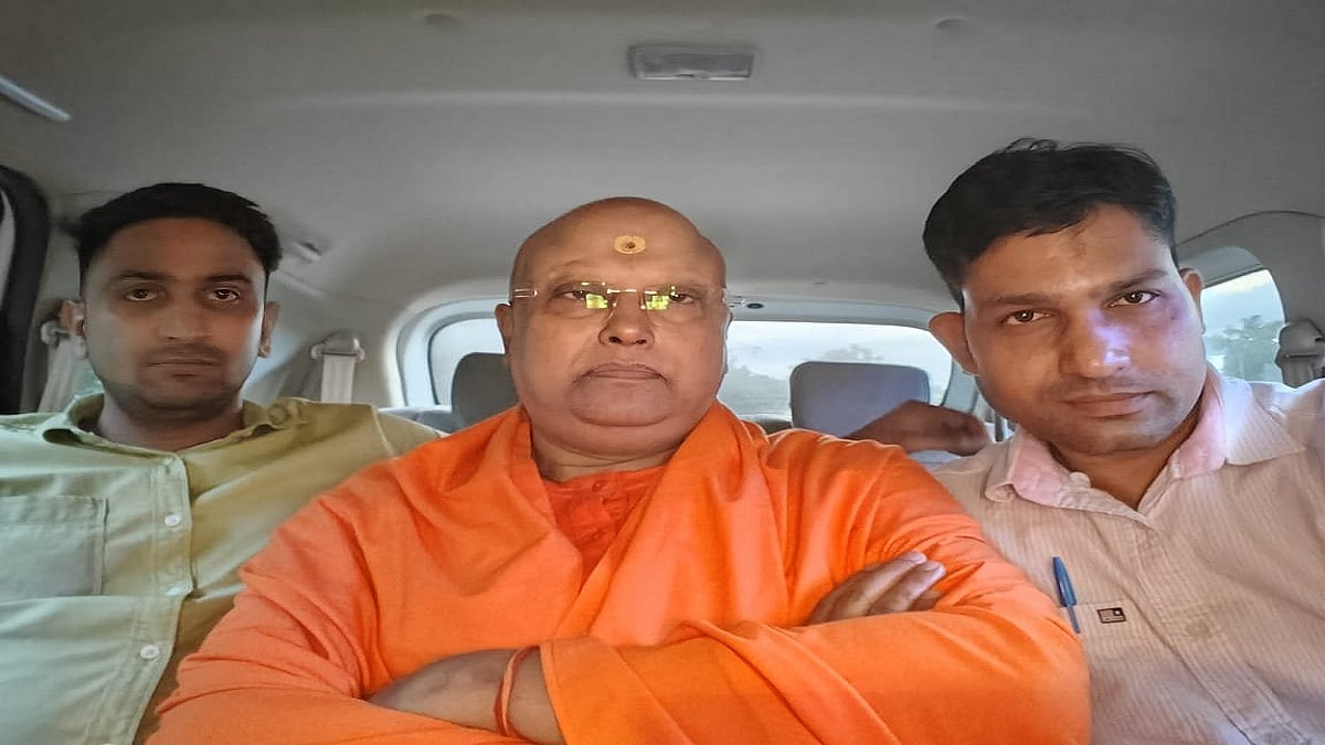 दिल्ली: 17 छात्राओं से यौन उत्पीड़न के आरोपी चैतन्यनंद सरस्वती का महिला सहयोगियों से हुआ आमना‑सामना, खुले कई राज!